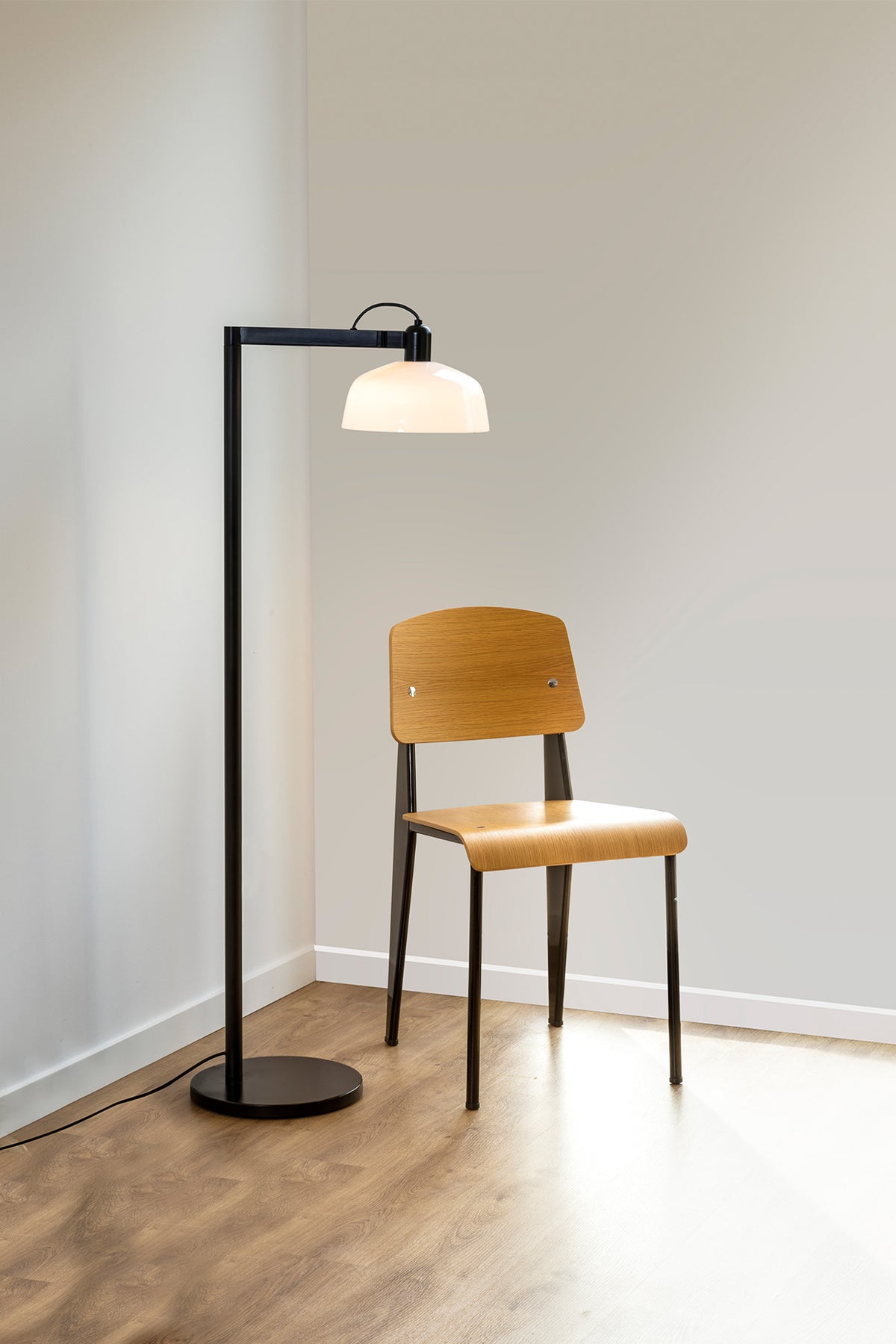 Faro Barcelona 20336-119-US Tatawin Floor Lamp in White Glass