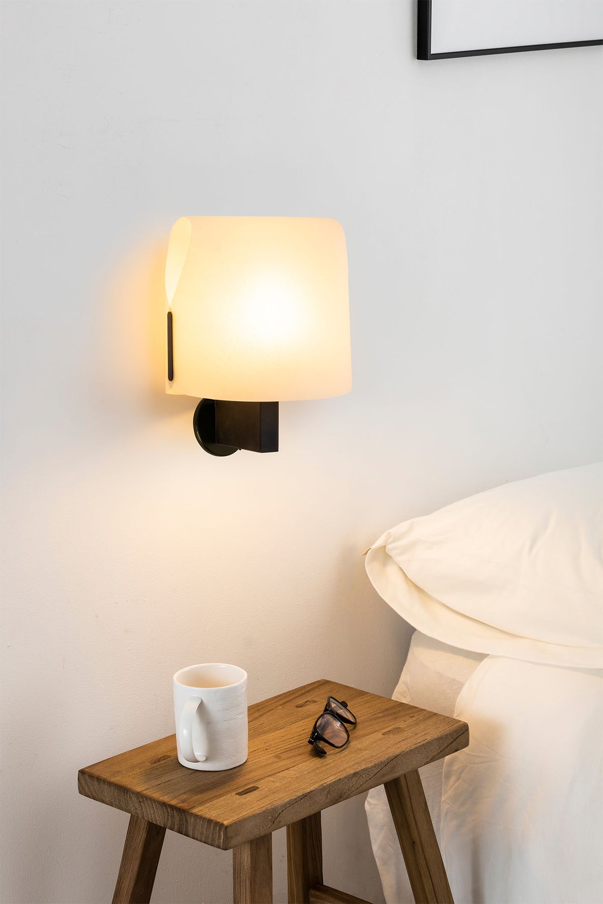 Faro Barcelona 23004-57-US Luang Wall Sconce in Black/Beige