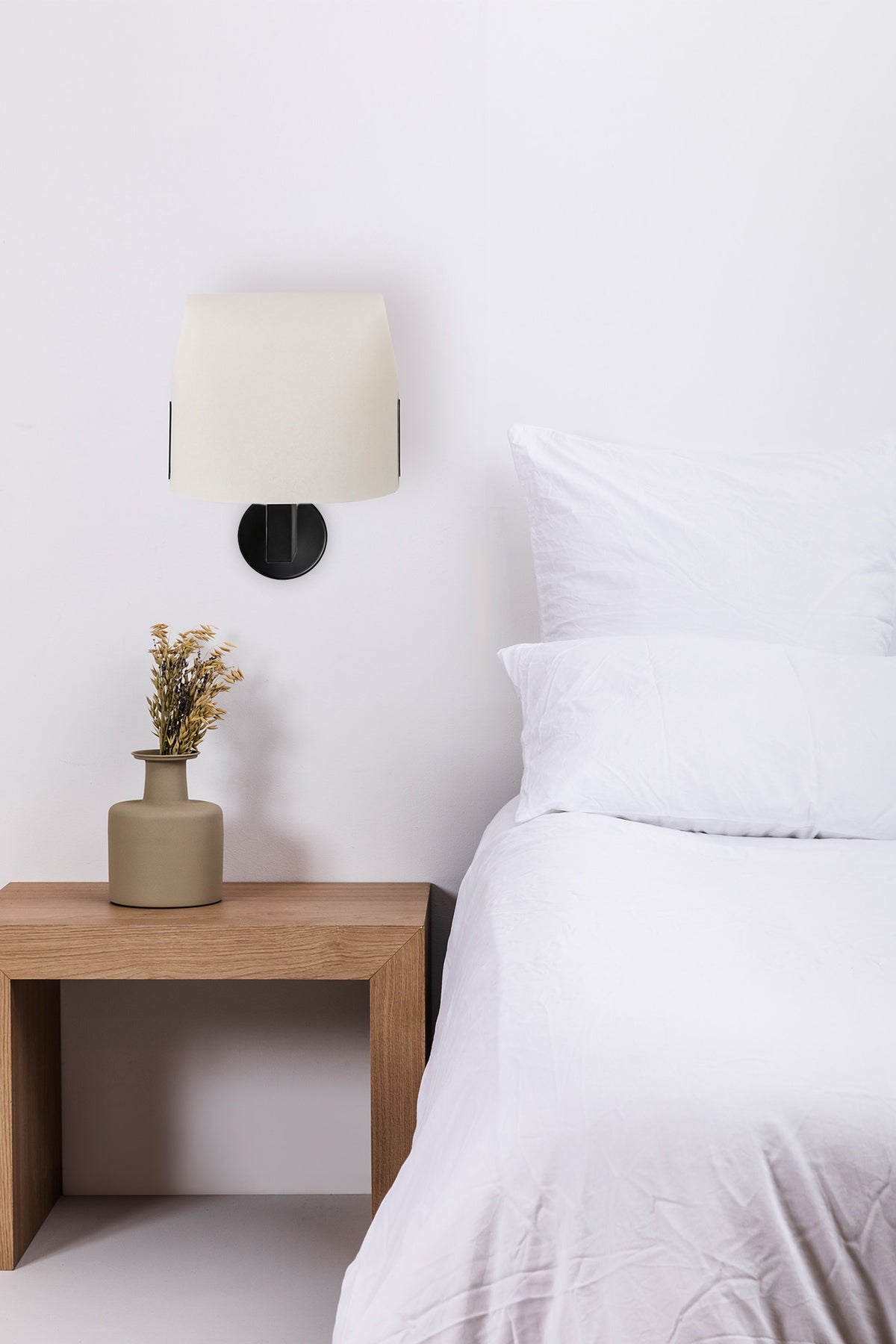 Faro Barcelona 23004-57-US Luang Wall Sconce in Black/Beige