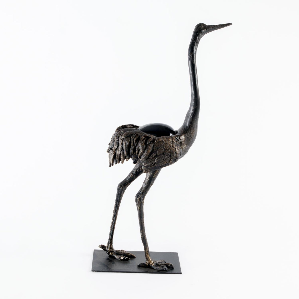 Autruche avec œuf de cristal