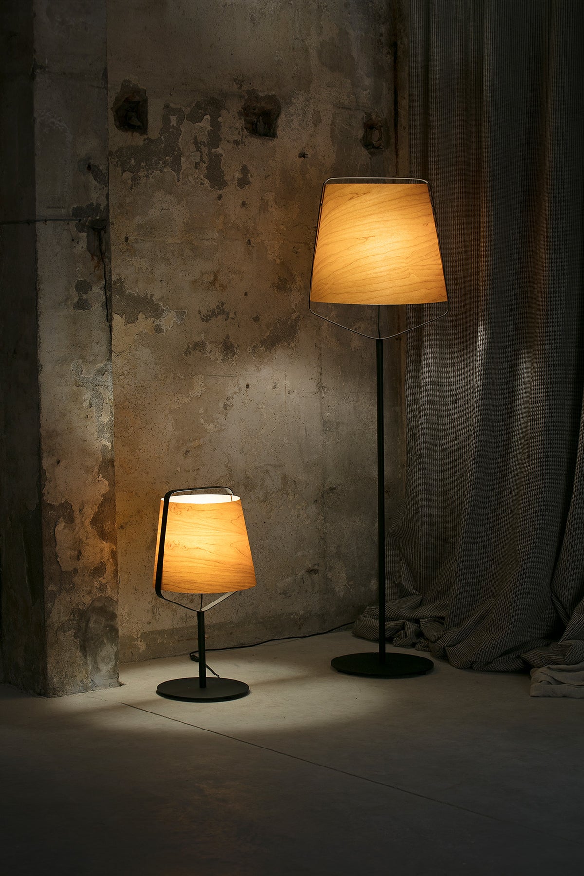 Faro Barcelona 29847-US Stood Floor Lamp in Black/Wood