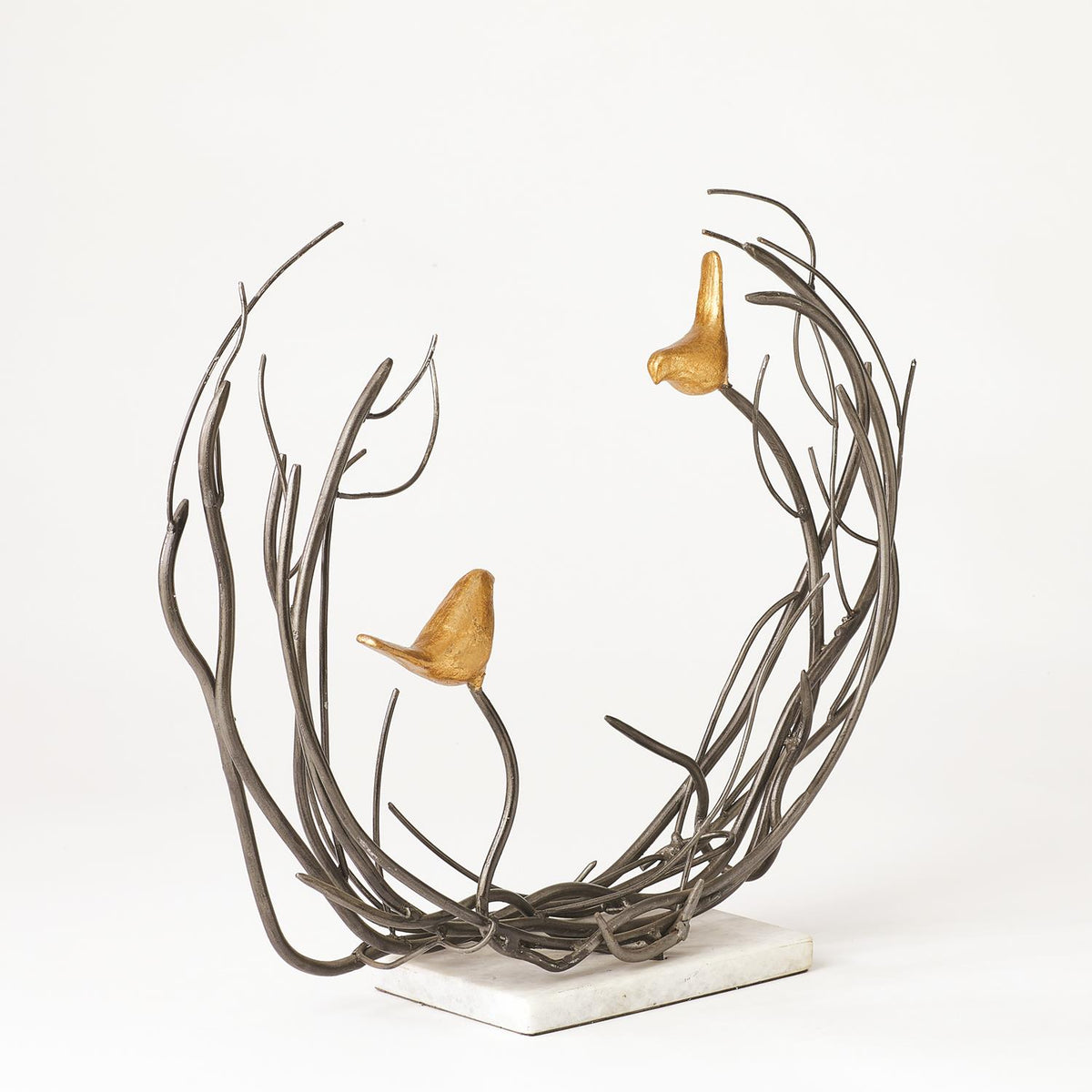 Famille d'oiseaux dans un fourré