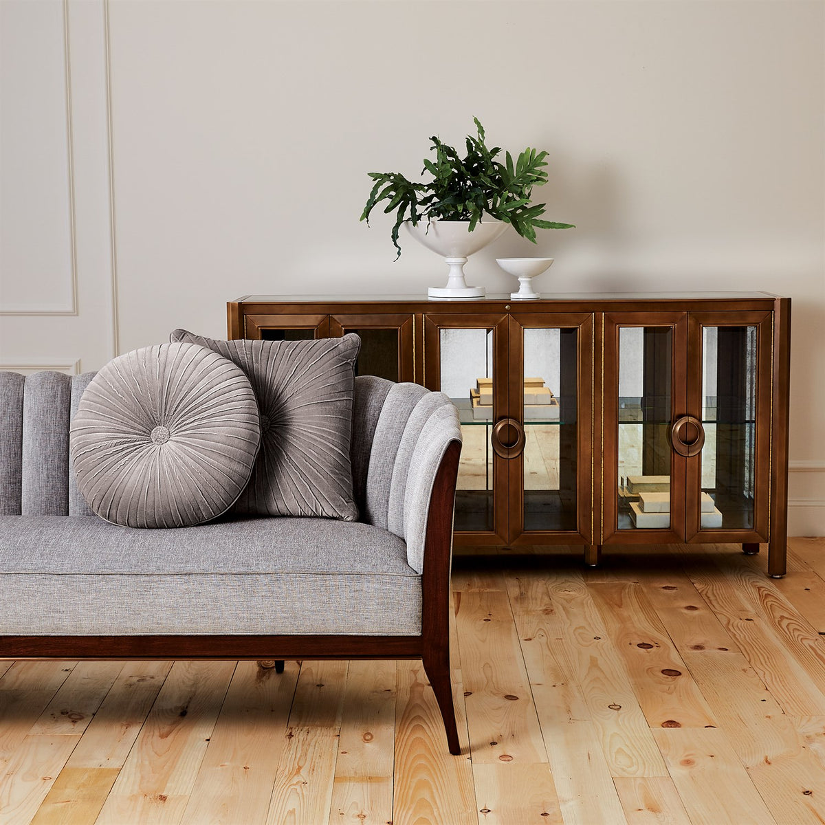 Grand bol sur piédestal blanc