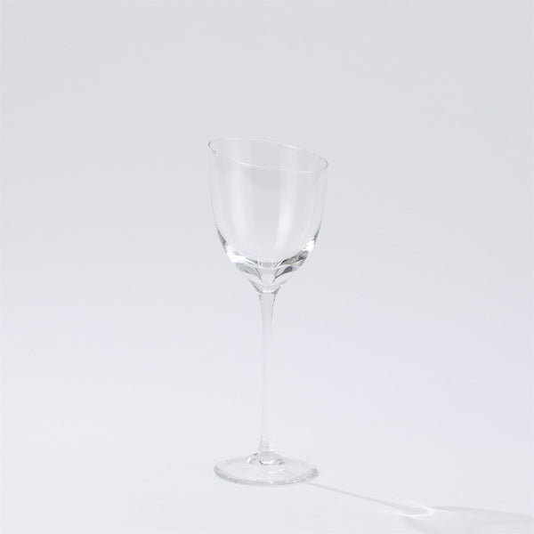 Verre à vin incliné asymétrique
