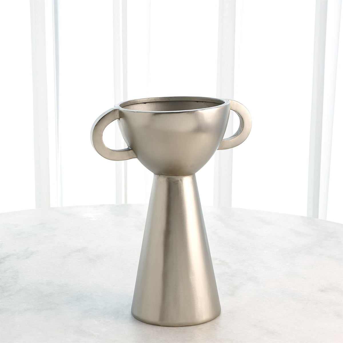 Collection d'urnes à trophées et de coupes d'amour