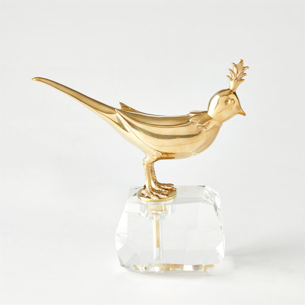 Oiseau sur un rocher de cristal