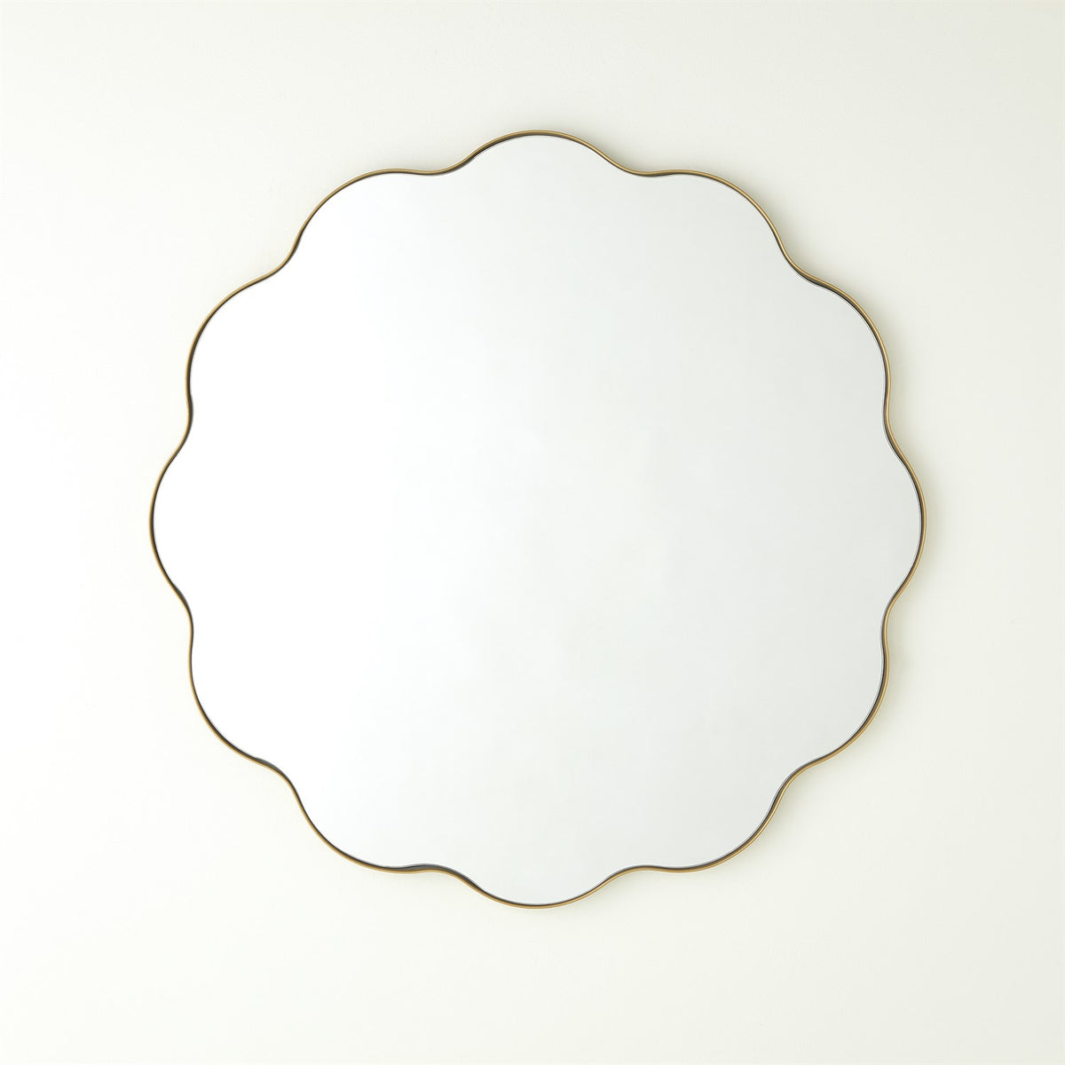 Miroir rond festonné avec cadre en métal doré