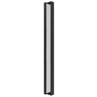 Panneau LED texturé extérieur Avenue Murale AV2936-BLK angle trois quarts — panneau avant texturé en relief avec une douce lueur sur un contour noir mat