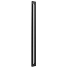 Panneau LED surélevé extérieur Avenue Murale AV3268-BLK angle trois-quarts — la profondeur du panneau LED surélevé crée une ligne d'ombre marquée sur la plaque arrière plate