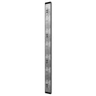 Panneau LED surélevé extérieur Avenue Murale AV3268-BLK installé sur une façade moderne — panneau surélevé illuminé par une LED blanc chaud, finition noire