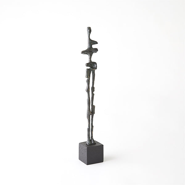 Sculpture de personnage debout