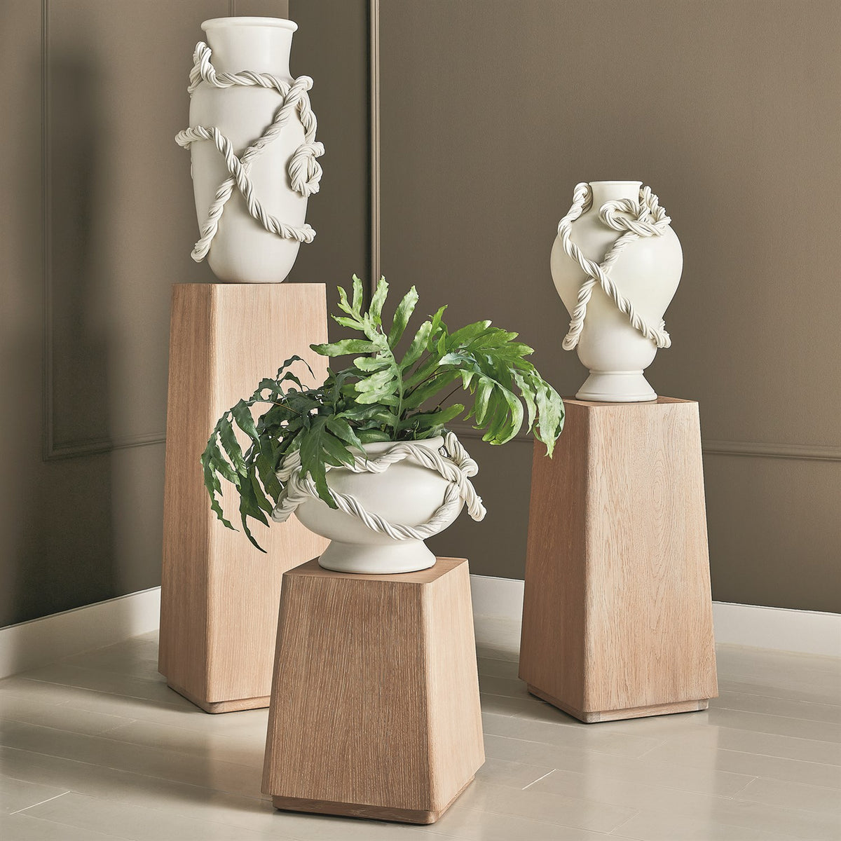 Vase en vigne torsadée