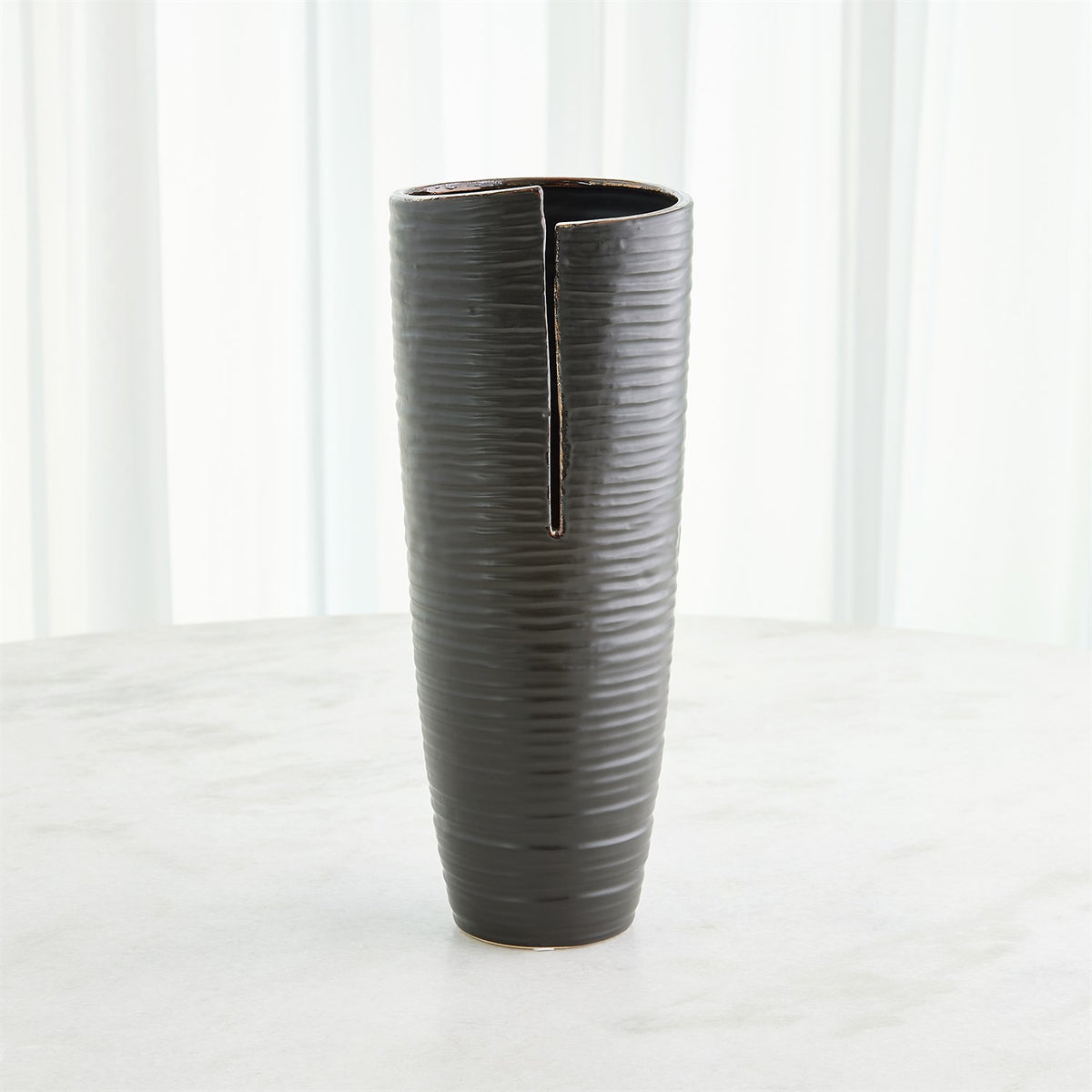 Vases fendus
