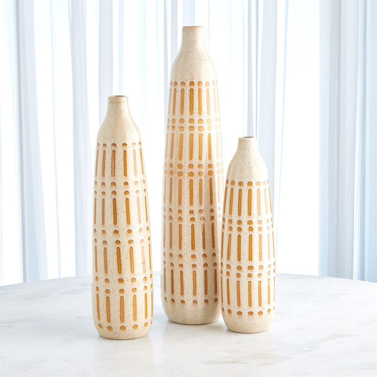 Vases à pois et tirets