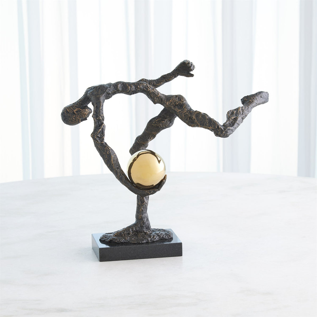 Sculpture trébuchée