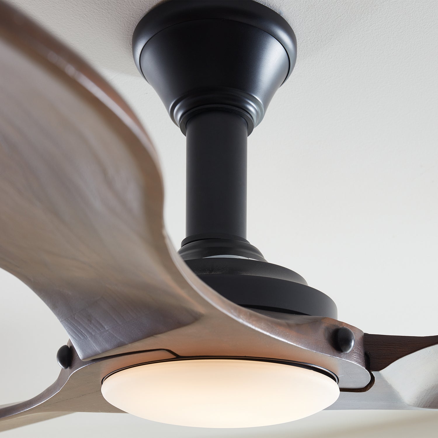 Montreal Luminaire & Quincaillerie 3MNLR56BKD-V1 Plafond minimaliste de 56 pouces Ventilateur 