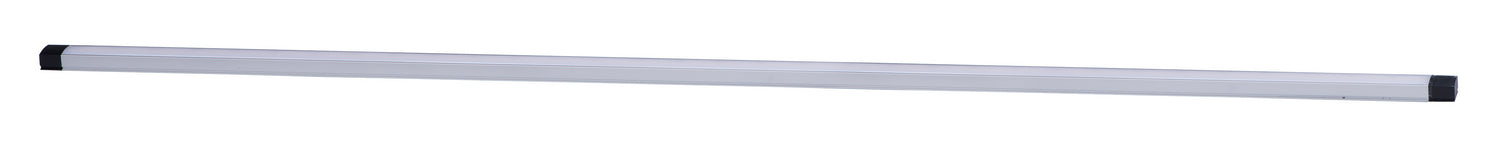 Luminaire encastré mince CounterMax 24V de Maxim Lighting 89803AL, en aluminium brossé, à placer sous un meuble.