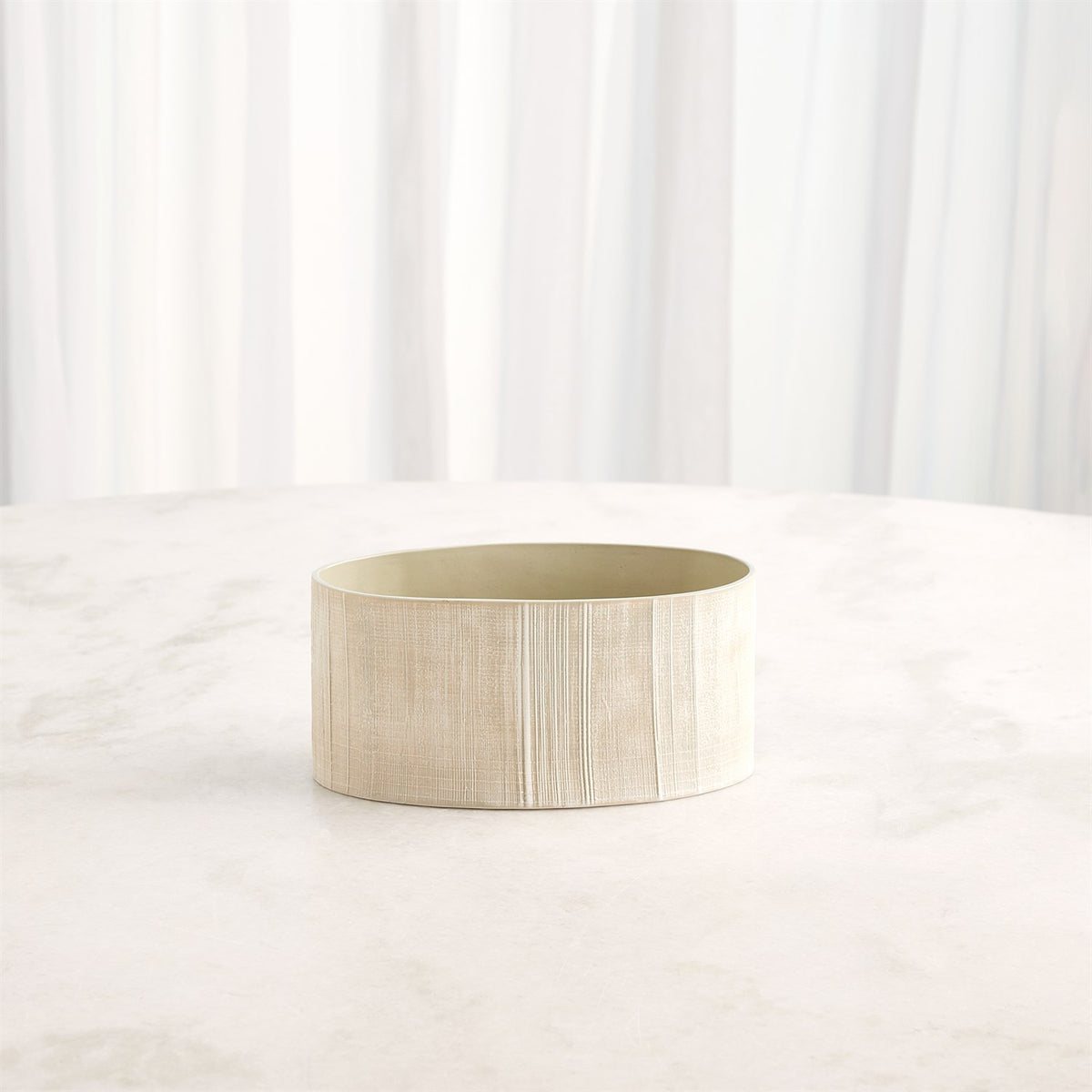 Vases et compote à hachures croisées