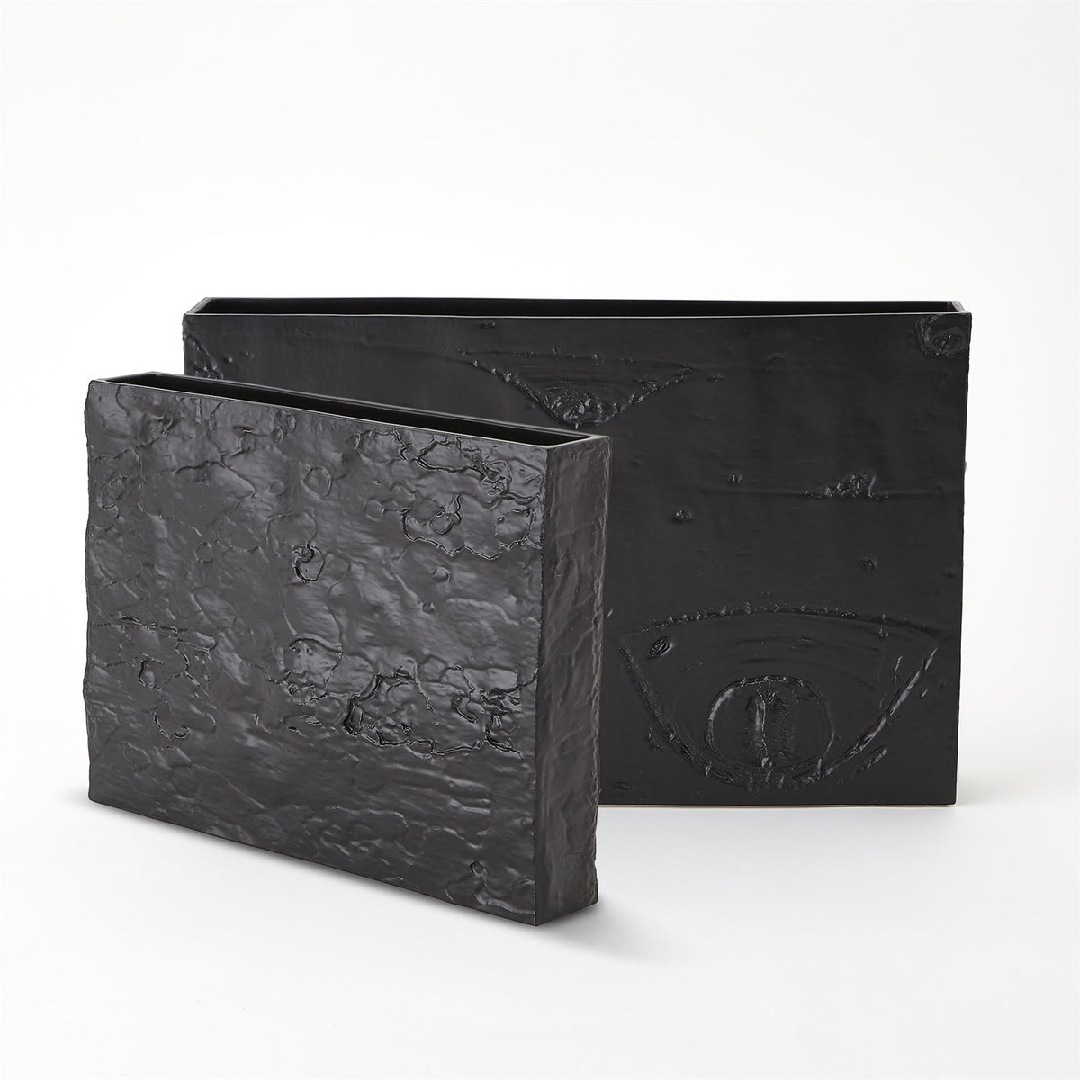 Vase texturé en écorce d'arbre noir mat