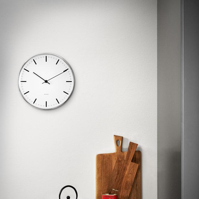 Horloge murale Arne Jacobsen Clocks 43641 Hôtel de Ville, blanc/noir
