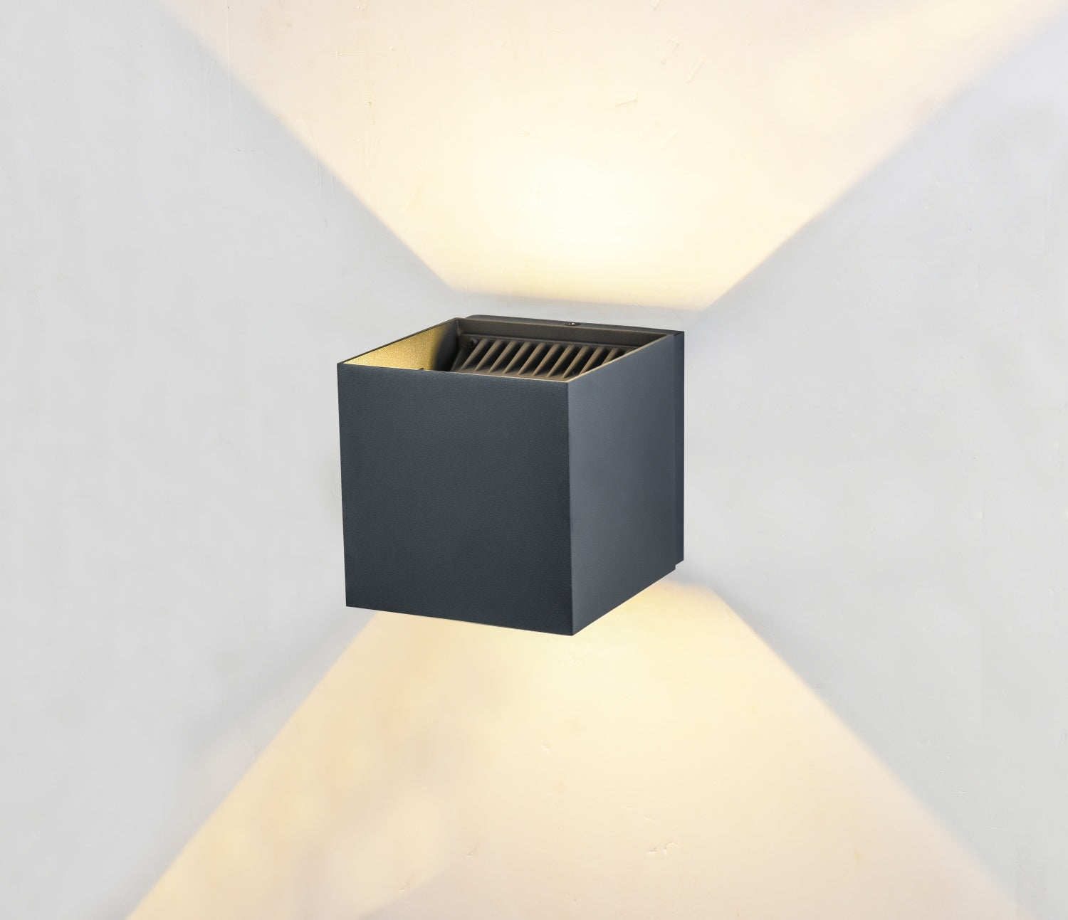 Cube LED 5"W Avenue Outdoor avec affichage haut/bas Murale Vue de dessus de l'AV9887-BLK — l'ouverture carrée révèle la source lumineuse LED