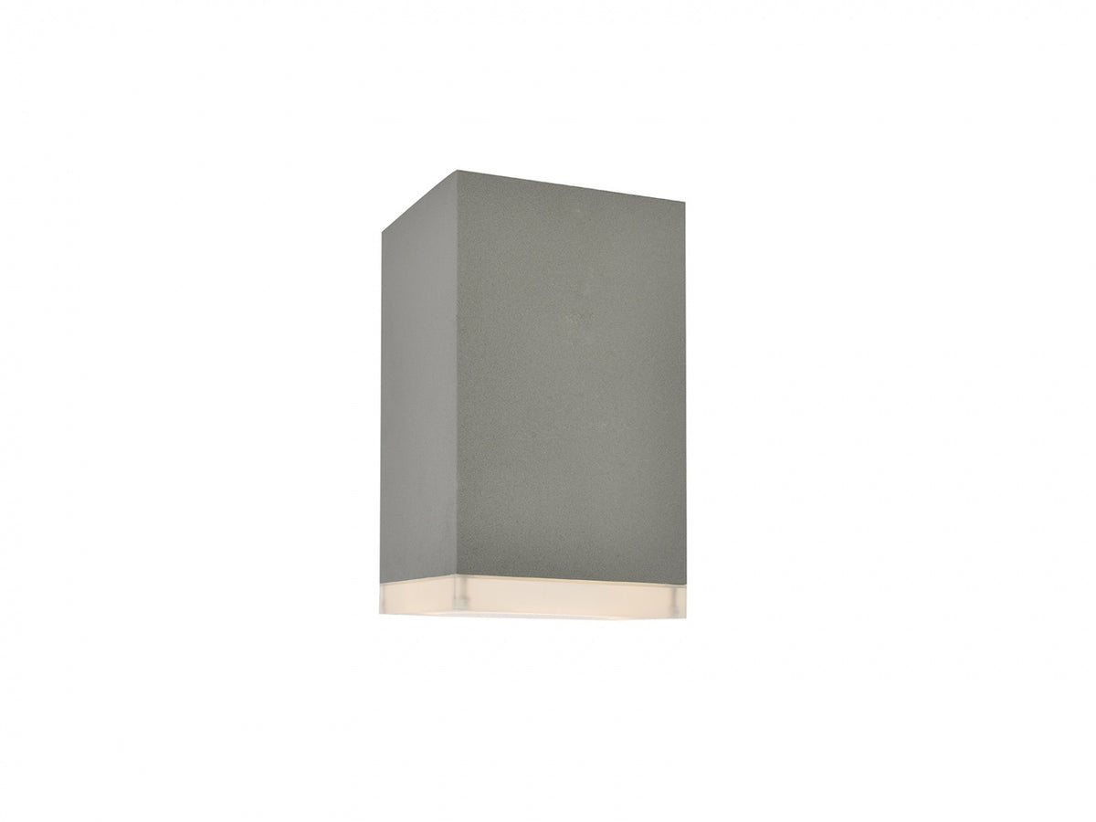 Plafonnier extérieur LED Avenue AV9888-SLV (vue de face) — Disque rond argenté de 7 pouces de diamètre Plafonnier avec façade LED dépolie, fond blanc