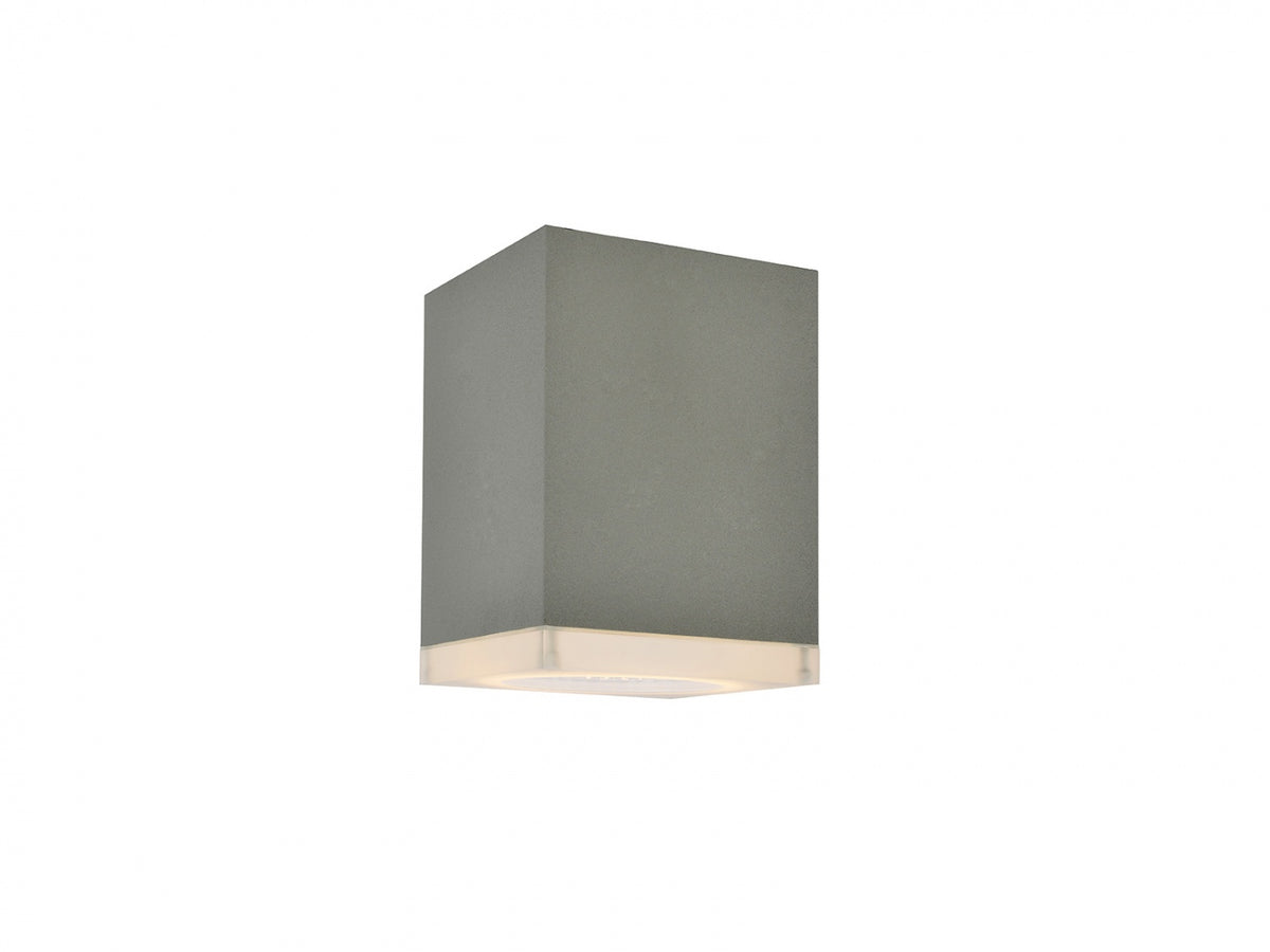 Plafonnier extérieur à DEL Avenue AV9889-SLV, vue de face — disque rond argenté de 8 po de diamètre Plafonnier avec façade LED dépolie, fond blanc
