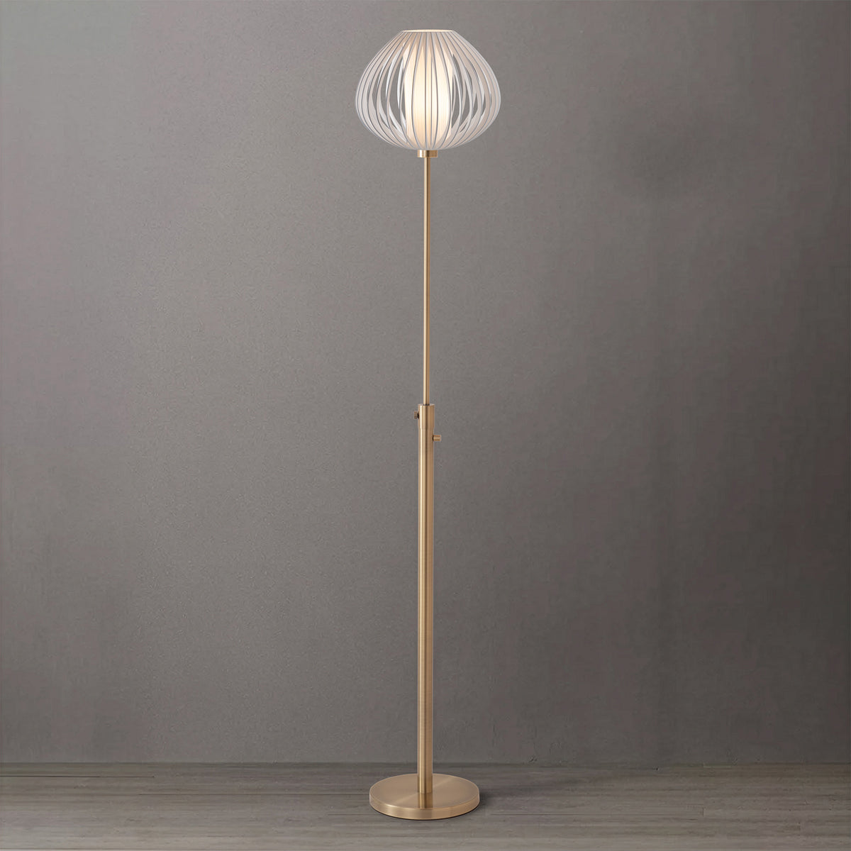 Lampe torche Bloom de Nova of California 1527848WHS en laiton vieilli
