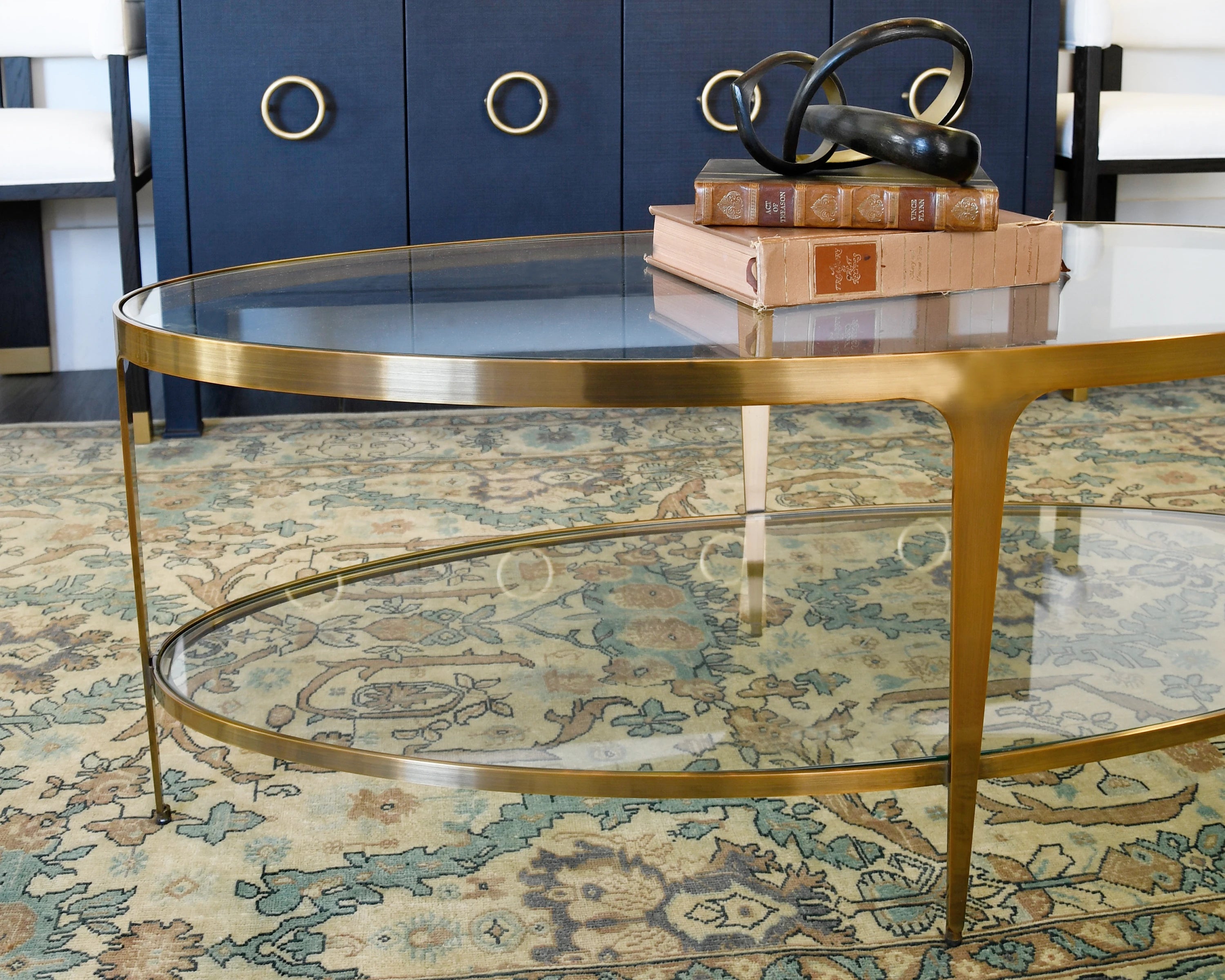 Table basse ovale Brando en laiton antique, style de vie
