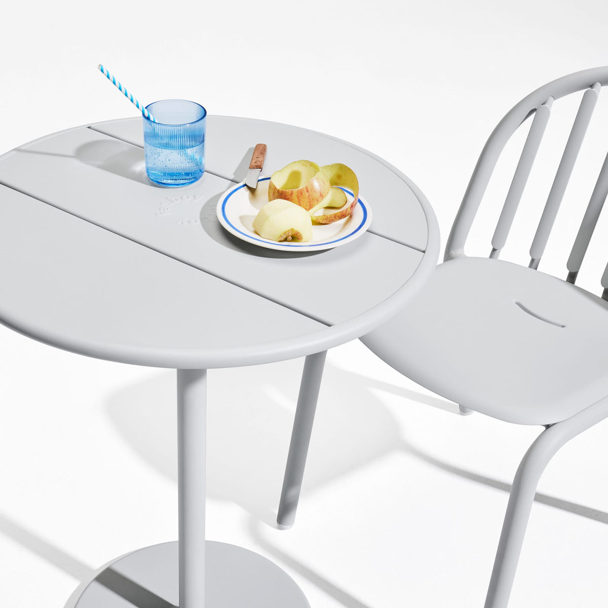 Ensemble Bistro de Fred<br> 1 table ronde + 2 chaises