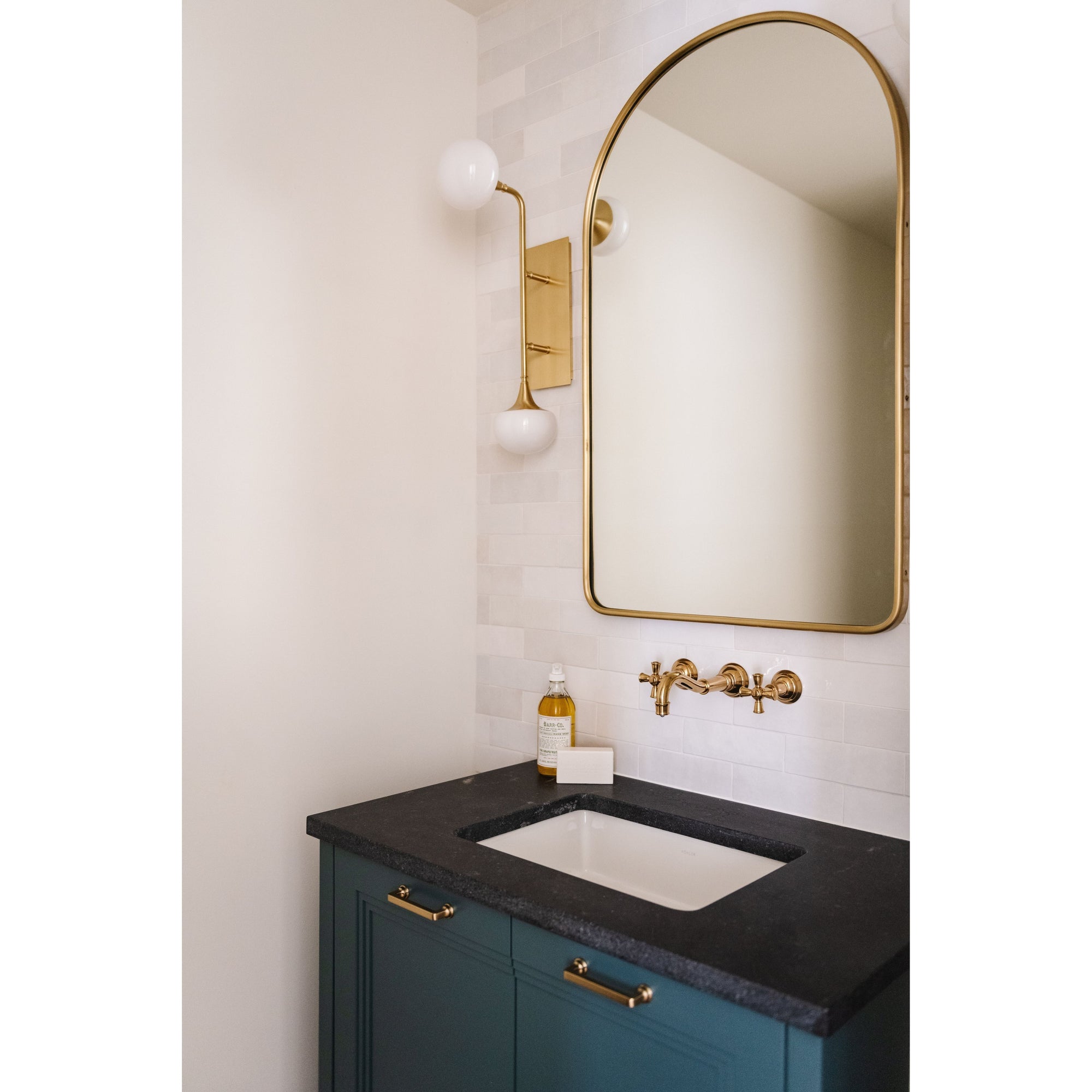 Hudson Valley Lighting - Fleming Wall Sconce - 4700-AGB | Montreal Lighting & Hardware