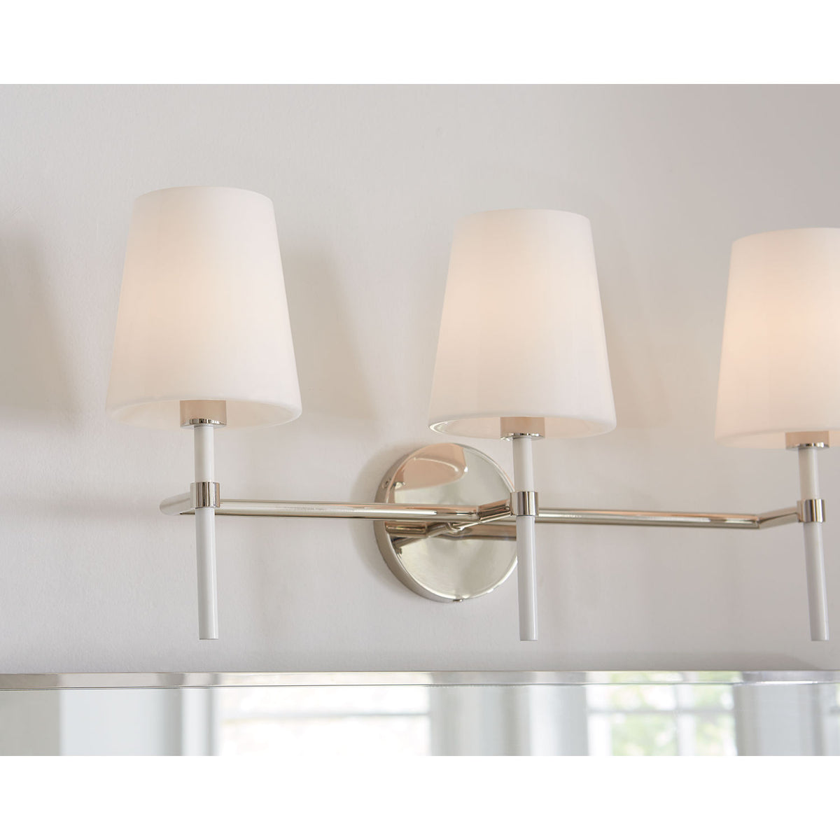 Collection Visual Comfort Studio KSV1013PNGW Applique murale Monroe à 3 lumières