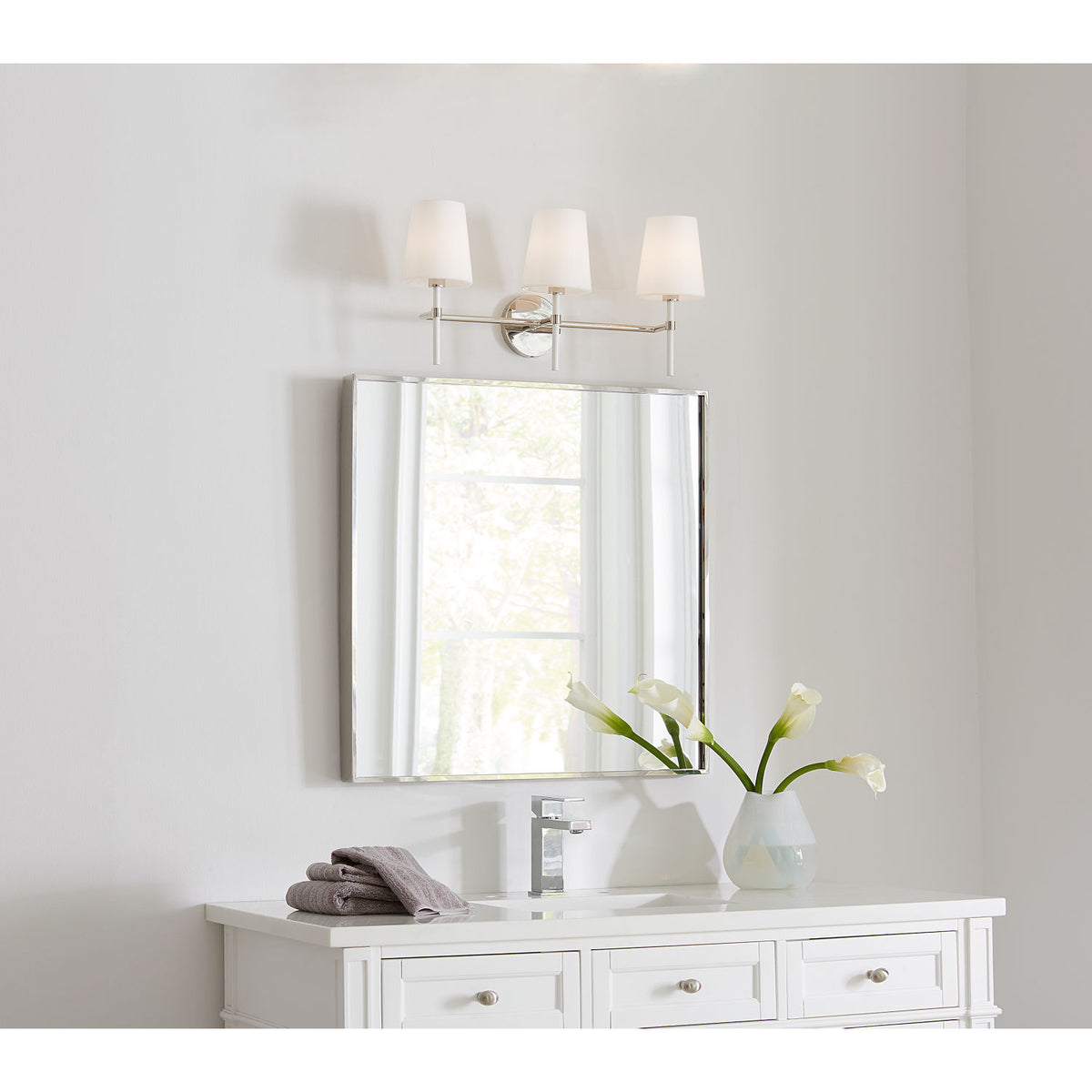 Collection Visual Comfort Studio KSV1013PNGW Applique murale Monroe à 3 lumières