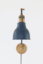 Applique murale à brancher Troy Lighting PTL1219-PBR/SBL MAKIN en laiton patiné/bleu ardoise