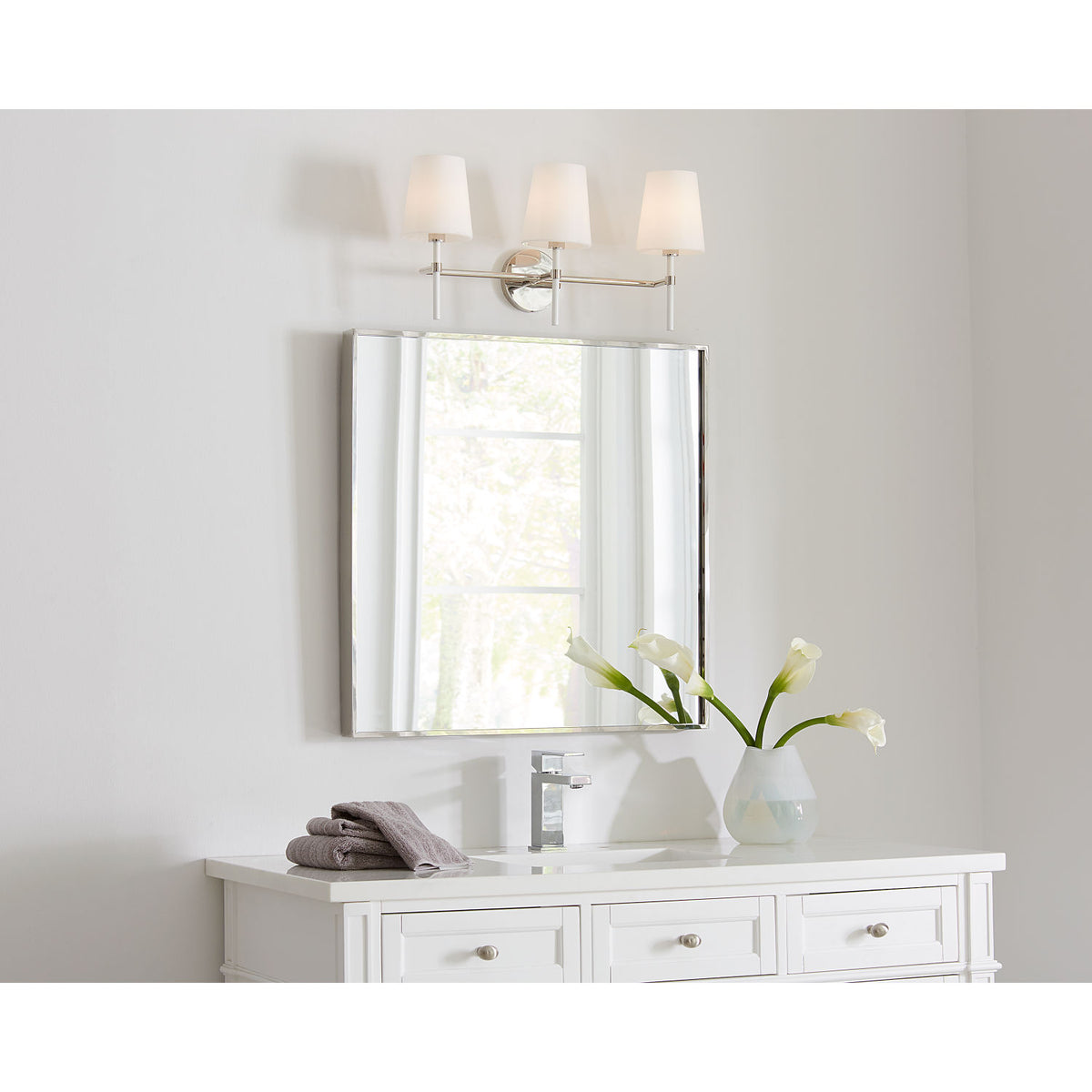 Collection Visual Comfort Studio KSV1013PNGW Applique murale Monroe à 3 lumières