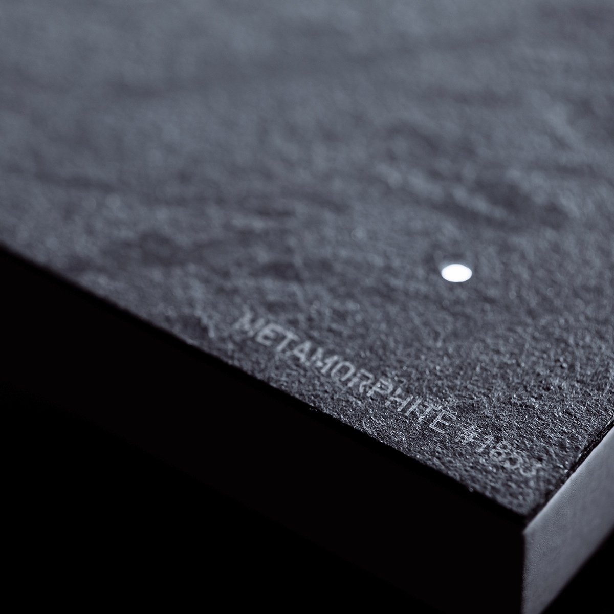 QLOCKTWO QT4MM QLOCKTWO EARTH 45 Édition Créateur Métamorphite