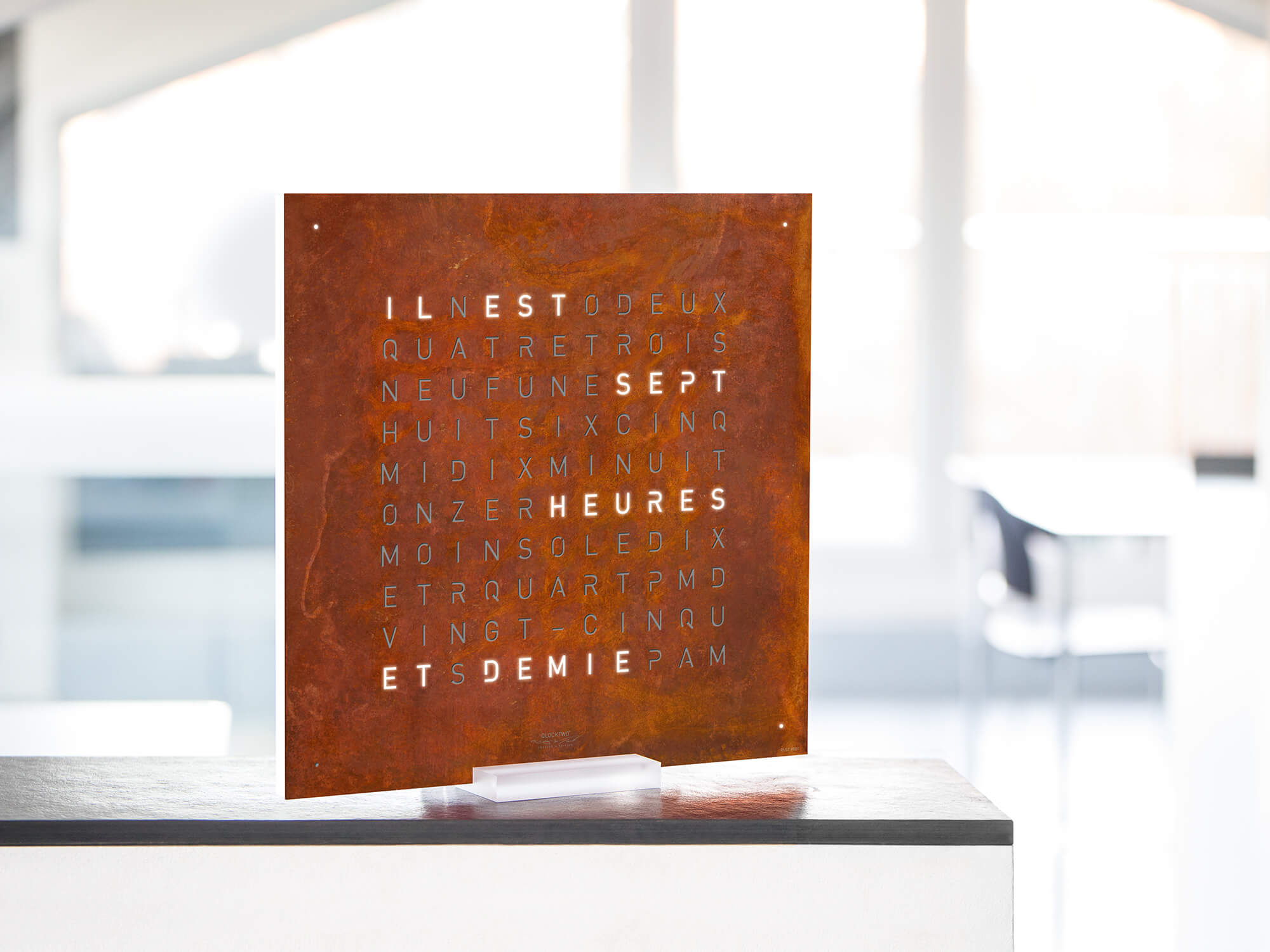 QLOCKTWO QT4RT QLOCKTWO EARTH 45 Édition Créateur Rouille