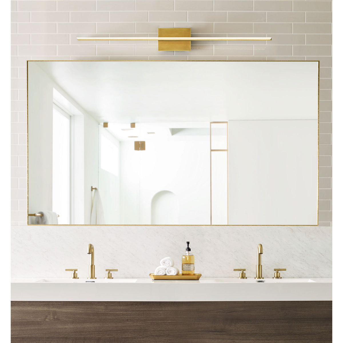 Collection moderne Visual Comfort 700BCSPANB4BR-LED930 Salle de bain de 48 pouces