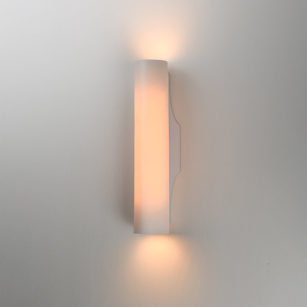 Studio M Lighting SM300300WTWT Tropo Wall Sconce in White, close-up detail view
