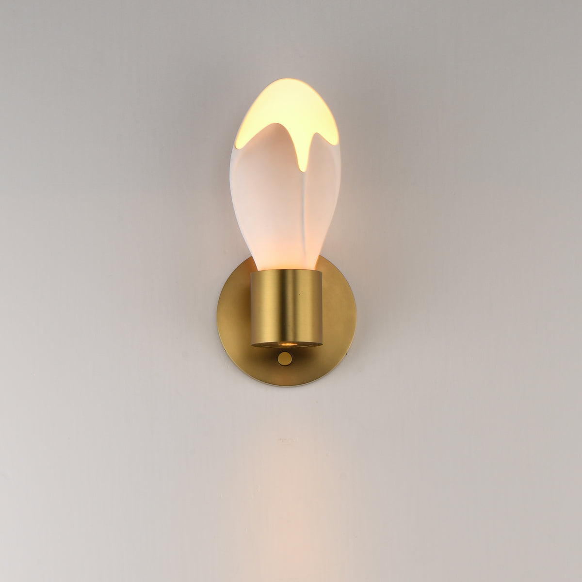 Studio M Lighting SM30140WTNAB Burgeon Wall Sconce in Natural Aged Brass, side profile view