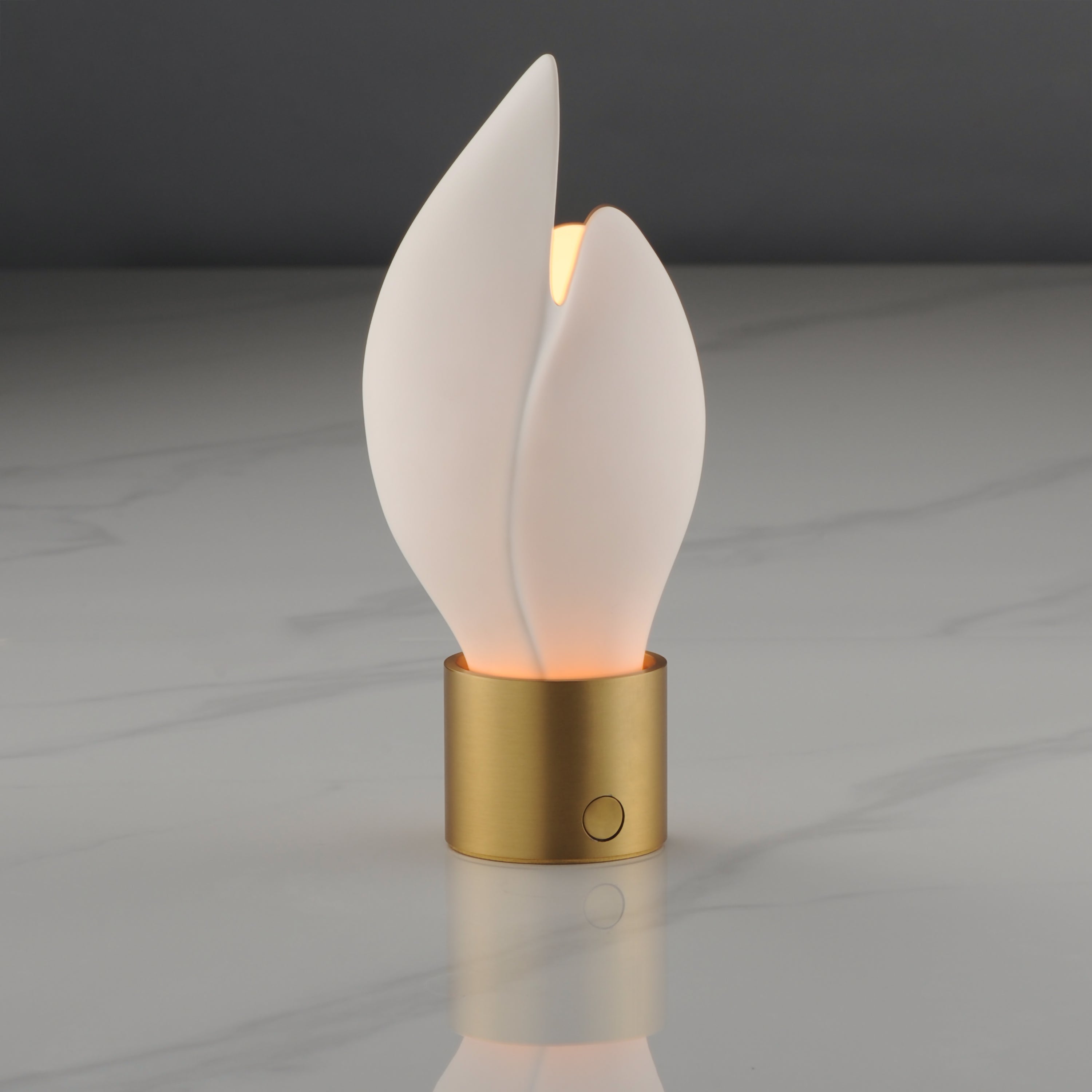 Studio M Lighting SM30149WTNAB Burgeon Lampe de table en naturel Laiton vieilli, vue de profil