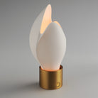 Studio M Lighting SM30149WTNAB Burgeon Lampe de table en naturel Laiton vieilli, vue de style de vie installée