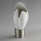 Studio M Lighting SM30149WTSN Burgeon Lampe de table en nickel satiné, vue de trois quarts