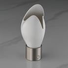 Studio M Lighting SM30149WTSN Burgeon Lampe de table en nickel satiné, vue sur le style de vie installé