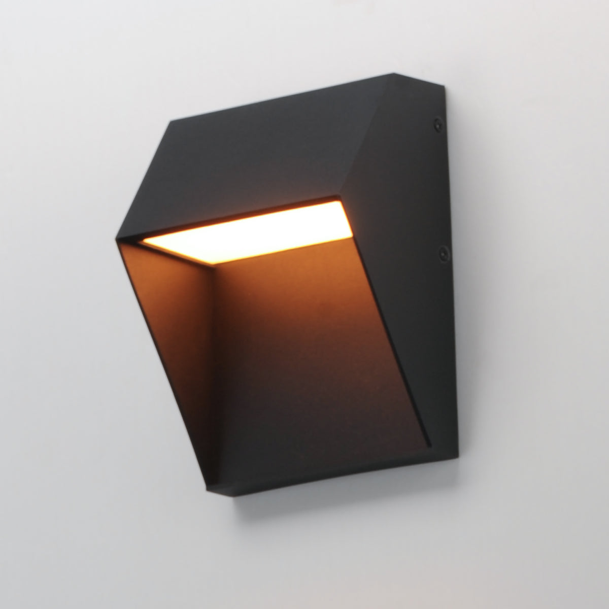 Studio M Lighting SM462132BK Cliffsedge VX Wall Sconce in Black, close-up detail view