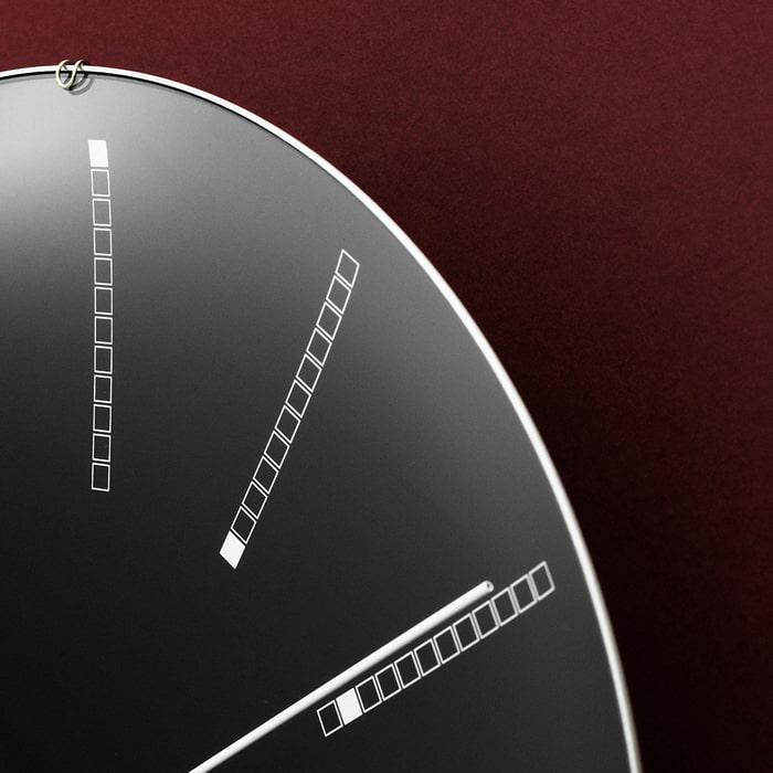 Horloge murale Arne Jacobsen Clocks 43646 de style banquier, noire
