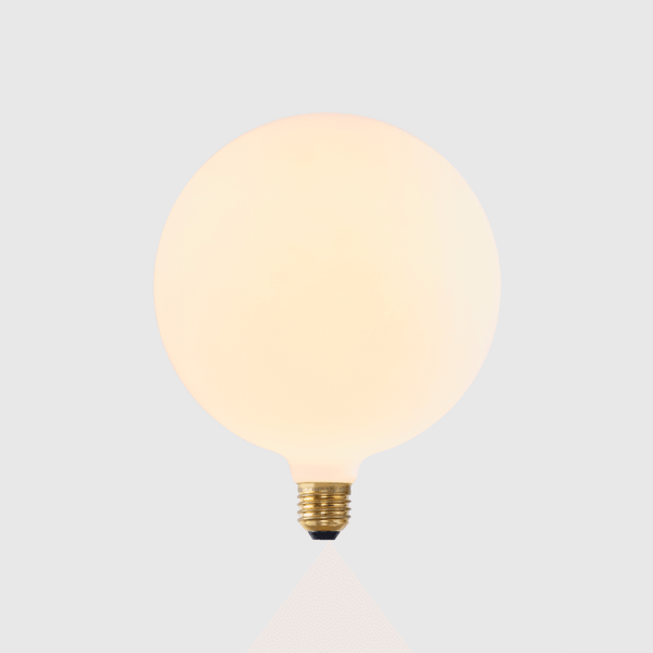 Sphere G200 8W WoD 2000K to 2800K E26 Matte Porcelain US LED Bulb
