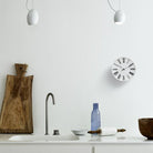 Horloge murale romaine Arne Jacobsen Clocks 43632, blanc/noir
