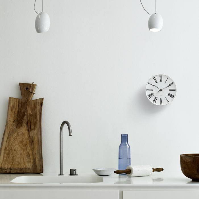 Horloge murale romaine Arne Jacobsen Clocks 43632, blanc/noir