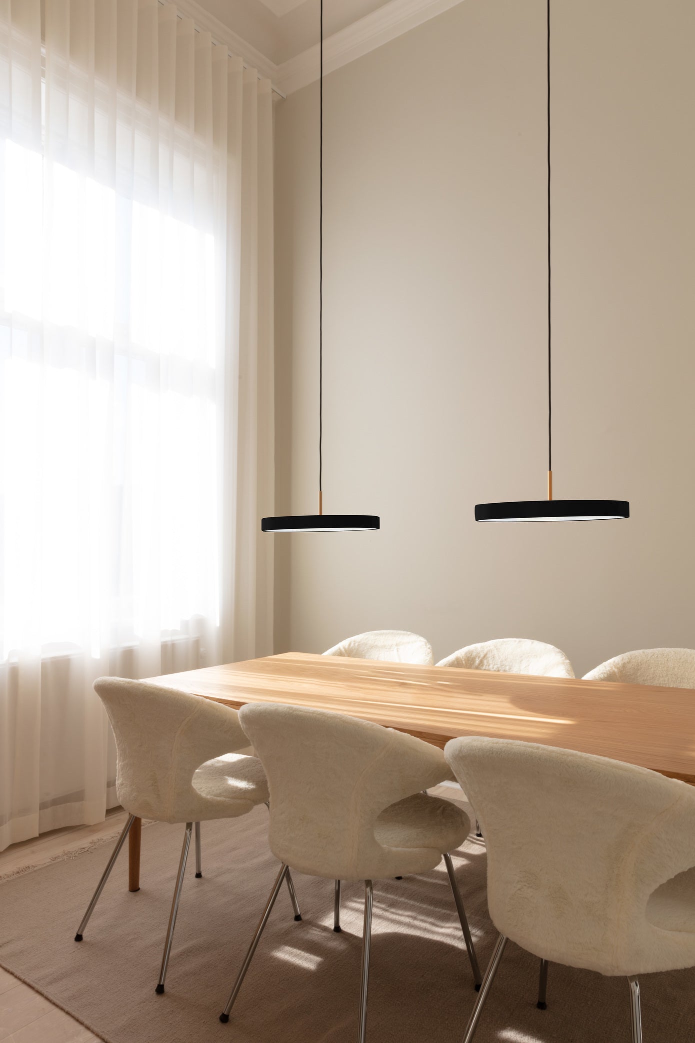 Umage Asteria LED Pendant in Black with oak seating
